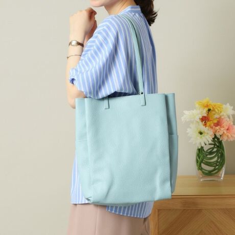 [^ԁFP9372070]w̎Ow\ŁAdȂ炽Ղ[\ȏc^g[gxyfUCzǂȃR[fBl[gɂ݂₷A\ʊ̂V{gpBA4܂TCYŒʋ΁Eʊwɂ߂łTChɃ|PbgĂ̂ŃX}zpXP[XȂǂ̏̎[ɂfUCy@\zA4TCY[\BC[͓V}OdlŒgSB|Pbg~2Ɩ̊֌WɂAۂFČꍇ܂B܂Ap\REX}[gtHȂǂ̊ɂA኱iƉ摜̃J[قȂꍇ܂Bd:470g