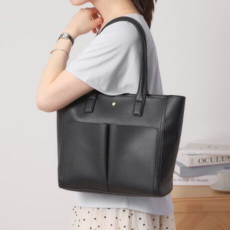 [^ԁFP9372086]łobOCtA4g[gyfUCzV{̂鍇gp{̃g[g͕G̏Ɏ܂₷RpNg^CvŁAIItg₷VvȃfUCłBg郁bVñobOC͏[10|PbgI萶nŎA^ꂵɂ̂Ŏg聝[̏ȂobOɔE΂΁AׂACedgppx̍ACeĂƁACobOςƂłX[Yɒg̈ړ\łBPigłႤȃZbgACełBy@\z{̃obOA4TCY[\B|PbgF{́~5AobOC~10Ɩ̊֌WɂAۂFČꍇ܂B܂Ap\REX}[gtHȂǂ̊ɂA኱iƉ摜̃J[قȂꍇ܂Bd:665g