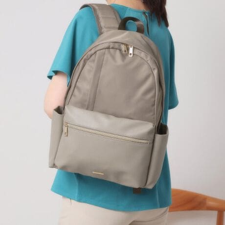 [^ԁFP9372075]`IItЂƂIɊYbN`yfUCẑ̃CɃtBbgʃJ[udlƂقǂ悢̃V_[NbVŁAĝɂDfUCłBʋ΁Eʊw͂Aꔑs}U[YobOƂĂIXXłB[10|PbgdlōׂdN`ۂ݂̂fUCŕLNwłg܂By@\zA4TCY[\BPC^ubg̎[ɕ֗ȃNbV|PbgtB|Pbg~10Ɩ̊֌WɂAۂFČꍇ܂B܂Ap\REX}[gtHȂǂ̊ɂA኱iƉ摜̃J[قȂꍇ܂Bd:475g