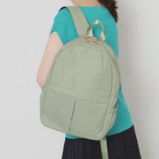 【A4対応／9ポケット】ふんわり軽量リュック