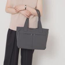 イッツデモ(ITS'DEMO)の【A4対応／9ポケット】ふんわり軽量トート
