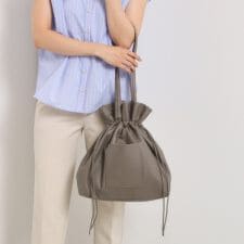 【軽量／A4対応】合皮巾着トート