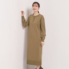 【縮みに強い／洗濯機OK】ヘンリーネックニットワンピース