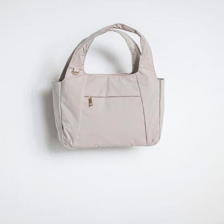 [^ԁFP9374104]yfUCzVvŐꂽfUC͂2WAYg[gBӂyʂȎdオŁAubNEO[WEsN3FWJBlXȃV[R[fBl[gɃ}b`J[Ă܂B蕔ɂ̓`[⌮Ȃǂt֗DJtŁA肰ȂpƃX^CbV𗼗܂By@\z8̃|PbgŏނXbLłAigɂ҂BH{|GXefނŁA}ȉJ̓SBg[gƃV_[2WAYdlȂ̂ŁAV[ɍ킹ĎAW\ByʂȐ݌vŒԂ̎gpłɂ̂|CgB|Pbg~8Ɩ̊֌WɂAۂFČꍇ܂B܂Ap\REX}[gtHȂǂ̊ɂA኱iƉ摜̃J[قȂꍇ܂B----------------------------------------Cɓo^߁CɂȂ鏤i̓n[g}[NNbNIEēׂZ[̒ʒmm点ECɓꗗ炢ł`FbNuĥCɓo^IEVi₨ȏm点----------------------------------------d:250g