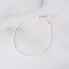 パール調ツブネックレス