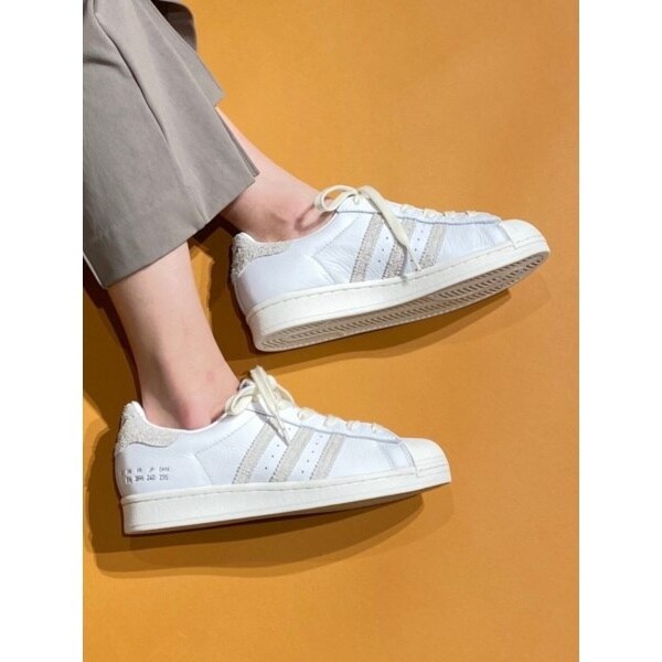 adidas Originals】SUPERSTAR | エミ(emmi) | マルイウェブチャネル