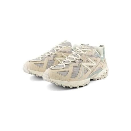 [^ԁFML610TN]2011Nɓoꂵ610ɁAIWĩ\[͂̂܂܂ɃebL[ȃgCbNŐVAv[`610TBIWiƓ\[jbgɁAXG[hƃI[vbVɂAbp[ۓIBAEghÃ[cVbNȃA[XJ[̗pĂBƖ̊֌WɂAۂFČꍇ܂B܂p\REX}[gtHȂǂ̊ɂA኱iƉ摜̃J[قȂꍇ܂B\߂Bi̐F́AiPi摜QƉBz̏󋵂ɂAjĂꍇ܂̂ŗ\߂B<br^>d(Б):319g