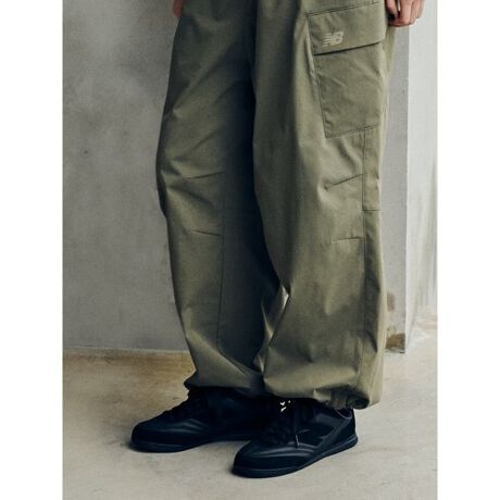 [^ԁFURC42CK]NVbNȃfUCɌIȃeCXgꂽRC42B1970Ñg[jOV[Y̓ł郍[vt@C̃EFbWVGbg~j}ȃbNXB̂郌U[ƃXG[h̃Abp[ɃXeb`炢A\[ɂ̓tbg{[V[Ỹ\[WCgB1970ÑCMXn܂eXX^C̃JWAŃX|[eB[ȓČBƖ̊֌WɂAۂFČꍇ܂B܂p\REX}[gtHȂǂ̊ɂA኱iƉ摜̃J[قȂꍇ܂B\߂Bi̐F́AiPi摜QƉBz̏󋵂ɂAjĂꍇ܂̂ŗ\߂B