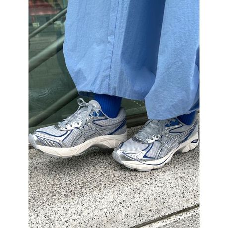 [^ԁF1203A604-020]asicśuGT-2160v́A2010NOɔꂽGT-2000V[Y̋@\IfUCpXj[J[łB̃f́AےIȃfUCQ[WۂȂAȂ߂炩ȔƑO̔gӏČBZOg\̃\[GELeNmW[𓋍ڂADꂽNbV񋟂܂Bwe[Wƃ_̗ZAHƓIȔƉK𗼗ꑫłBƖ̊֌WɂAۂFČꍇ܂B܂p\REX}[gtHȂǂ̊ɂA኱iƉ摜̃J[قȂꍇ܂B\߂Bi̐F́AiPi摜QƉBz̏󋵂ɂAjĂꍇ܂̂ŗ\߂B