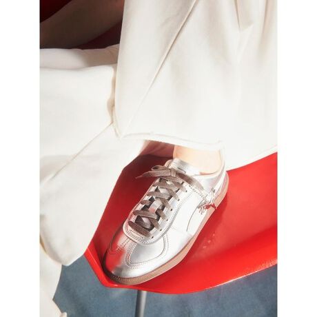 [^ԁF404473-01]&ldquo;emmi exclusive model&rdquo;O\ȃI[o[V[^fUC̃|CgB 10ÑAjo[T[ӎ^bNx[XɁA OXtBjbV̔SAČ̂郉CjO ̗pBpƒ^bN̒ɖё̒ZXG[h gƂŁA₷jAXvXB \ɕω ̂3F̃V[[XŁA FIтy߂BƖ̊֌WɂAۂFČꍇ܂B܂p\REX}[gtHȂǂ̊ɂA኱iƉ摜̃J[قȂꍇ܂B\߂Bi̐F́AiPi摜QƉBz̏󋵂ɂAjĂꍇ܂̂ŗ\߂B<br^>d(Б):380g