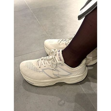 [^ԁFW1080I14]gemmi exclusive modelh\tgȃChɒ]̂ uFRESH FOAM X1080 V14vB ՌzɗDꂽFresh FoamX~bh\[ƁAAbvf[g ꂽTChEH[ƃAEg\[\ig烉jO ܂ŕLV[Ŋ􂷂郂fłBy₩ȗSn \悤ȃx[W̃Of[VɁANS̃Vo[ V[^C\[ɓ[p[vA[o ۂvXB Abp[ɃTCNgpA tbgxbh 100TCNfނgpTXeiufłBƖ̊֌WɂAۂFČꍇ܂B܂p\REX}[gtHȂǂ̊ɂA኱iƉ摜̃J[قȂꍇ܂B\߂Bi̐F́AiPi摜QƉBz̏󋵂ɂAjĂꍇ܂̂ŗ\߂B