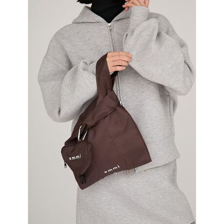 [^ԁF13WGG251314]Designn[g^̃|[`̒ɃGRobNZbgɂȂALb`[ŒnɗD`[ɐVF3F܂BJriƃR[h̃XgbvAEghAvXBgoăbv⏬̃|[`ƂĂ􂵂܂B莝̃obNɎt\AMtgɂ`[łBƖ̊֌WɂAۂFČꍇ܂B܂p\REX}[gtHȂǂ̊ɂA኱iƉ摜̃J[قȂꍇ܂B\߂Bi̐F́AiPi摜QƉB i摜̓Tv̂߁AFTCY̎dlɕύXꍇ܂̂ŁA\߂B