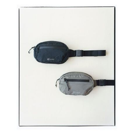 [^ԁF1032312-BLK]&ldquo;emmi exclusive model&rdquo;KEENƂ̃TXeiuRNVBWPbgƃqbvobO͂ƂɎ~t@Xi[̗pBpbJudl̂߁AAEghAł􂷂@\ƁAVeBɓސꂽfUĆBpA pzAԂȂǂ̍HŎ̂Ă͂fނA ꂽfނgpBGlM[ƒYfroʂ팸鐻H̗pčꂽTCNiCgpĂ܂BXJ[g̓}`EFCŒpłRV[t@Xi[ɃXbgfUCBp͂HpẙkƃTCNP.E.T. 琶܂ꂽTXeiuf HARVESTgpB SemmiKEENWl[łBƖ̊֌WɂAۂFČꍇ܂B܂p\REX}[gtHȂǂ̊ɂA኱iƉ摜̃J[قȂꍇ܂B\߂Bi̐F́AiPi摜QƉB