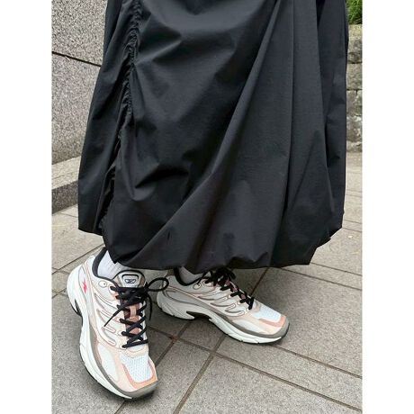 [^ԁF100233911]&ldquo;emmi exclusive model&rdquo;gɂ҂ȃNbVjOƃObv͂ꑫB2000N㏉́uPremiervjOV[YɃCXpCAꂽAgȃX^CƃeNmW[ZReebok̃V[YłB^I[o[C{vAbp[ŁAy₩ȗSnEVA~bh\[𓋍ځBTPUubWX[YȓݏoT|[g܂BƖ̊֌WɂAۂFČꍇ܂B܂p\REX}[gtHȂǂ̊ɂA኱iƉ摜̃J[قȂꍇ܂B\߂Bi̐F́AiPi摜QƉBz̏󋵂ɂAjĂꍇ܂̂ŗ\߂B