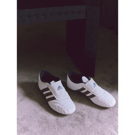 [^ԁFHQ4898]&ldquo;emmi exclusive model&rdquo;̊OŗƂz肵ăfUCA [vt@C̃~j}ȃbNXB emmiʒł́AItzCg~_[NuẼJ[OƁAfC[ɗ₷XG[hfނɂāAꂽfUCɁB LX^COɎ₷AdSႢgX^C̃V[YBƖ̊֌WɂAۂFČꍇ܂B܂p\REX}[gtHȂǂ̊ɂA኱iƉ摜̃J[قȂꍇ܂B\߂Bi̐F́AiPi摜QƉBz̏󋵂ɂAjĂꍇ܂̂ŗ\߂B