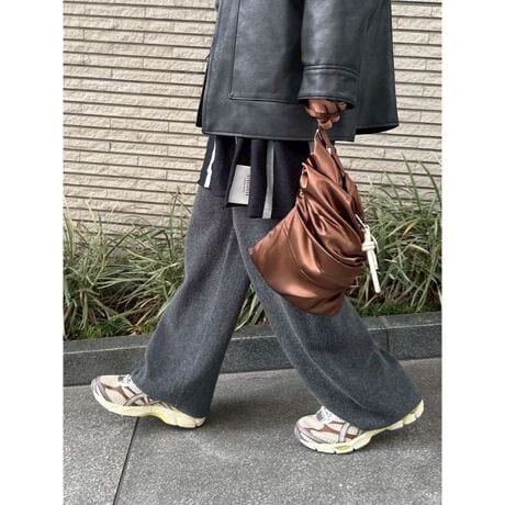 [^ԁF1203A957-250]&ldquo;emmi exclusive model&rdquo;gjOV[Yx[XƂAeNjJȃfUCƋ@\ŐlC𔎂f GEL-CUMULUS 16BDꂽNbVƈ萫ŁA ]yʂɕx tH[ɉANbVƑ^т̊炩啝ɋBAbp[ɂ́AV[Xɋ߂I[vbVƈI[o[C\̗pADꂽʋCƃtBbg𗼗Bʒł́A 2F̃I[vbVgpA ̓Iȕ\̃Abp[ɁB J[̓uEAVo[̉ƃCG[𐏏ɌA X|[eBȎȂAVeBX^C[hɃAbvf[gĂ܂BƖ̊֌WɂAۂFČꍇ܂B܂p\REX}[gtHȂǂ̊ɂA኱iƉ摜̃J[قȂꍇ܂B\߂Bi̐F́AiPi摜QƉBz̏󋵂ɂAjĂꍇ܂̂ŗ\߂B<br^>d(Б):309g