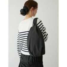 エミ(emmi)の撥水 クロスボディショルダーバッグ