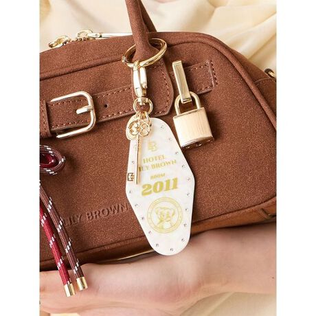 [^ԁFLWGG254336]<b>ygLILY BROWN HOTELh̕郌gL[`[z<^b> <b>yDesign^Stylingz<^b>ˋ̃zeuLILY BROWN HOTELvC[WgL[`[BLilyBeaȑёɃuhRZvgYAʂȃOtBbN͂łB[io[g2011h́uLILY BROWNvaNւ̃I}[WBiXJƃJritĂA܂܂ȃobOɊȒPɎt\BEςy݂ȂAR[fBl[g̃ANZgƂĊ􂵂Ă܂BƖ̊֌WɂAۂFČꍇ܂B܂p\REX}[gtHȂǂ̊ɂA኱iƉ摜̃J[قȂꍇ܂B\߂Bi̐F́AiPi摜QƉB i摜̓Tv̂߁AFTCY̎dlɕύXꍇ܂̂ŁA\߂B