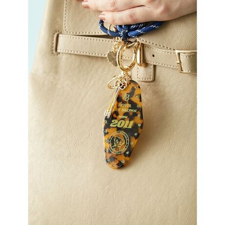 [^ԁFLWGG254336]<b>ygLILY BROWN HOTELh̕郌gL[`[z<^b> <b>yDesign^Stylingz<^b>ˋ̃zeuLILY BROWN HOTELvC[WgL[`[BLilyBeaȑёɃuhRZvgYAʂȃOtBbN͂łB[io[g2011h́uLILY BROWNvaNւ̃I}[WBiXJƃJritĂA܂܂ȃobOɊȒPɎt\BEςy݂ȂAR[fBl[g̃ANZgƂĊ􂵂Ă܂BƖ̊֌WɂAۂFČꍇ܂B܂p\REX}[gtHȂǂ̊ɂA኱iƉ摜̃J[قȂꍇ܂B\߂Bi̐F́AiPi摜QƉB i摜̓Tv̂߁AFTCY̎dlɕύXꍇ܂̂ŁA\߂B