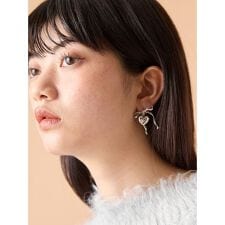 ハートリボンピアス