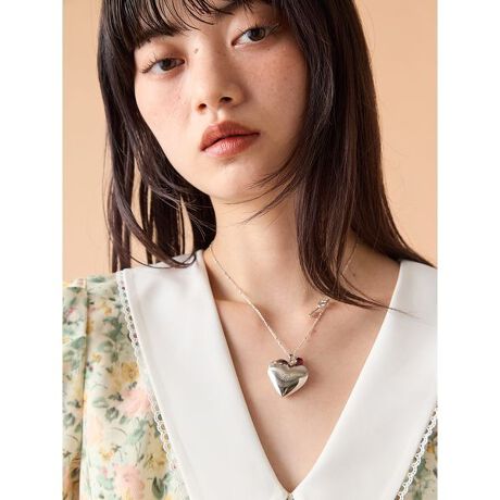 [^ԁFLWGA254349]<b>yvo߂郍}eBbNȃPbglbNXz<^b> <b>yDesign^Stylingz<^b>ՂƂn[g^̃PbgɎʐ^ʊՂ̃fUCBCjV񂾃I[vn[gɁA`[tƃKXXg[؂₩Y܂BJ[ƂɈقȂCjV߂ĂA؂Ȑlւ̃Mtgɂ߂łBƖ̊֌WɂAۂFČꍇ܂B܂p\REX}[gtHȂǂ̊ɂA኱iƉ摜̃J[قȂꍇ܂B\߂Bi̐F́AiPi摜QƉB i摜̓Tv̂߁AFTCY̎dlɕύXꍇ܂̂ŁA\߂B