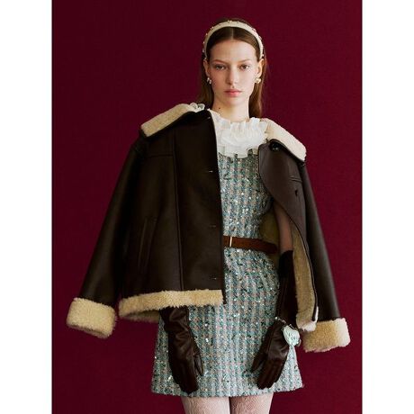 [^ԁFLWFJ255002]<b>yّfނ̃RgXgf{o[WPbgz<^b><b>yDesign^Stylingz<^b>\ʊ̂tFCNU[ƁAӂӂ̃{A{fBOHőgݍ킹uLILY BROWNṽ{o[WPbgBrbOJ[~I[o[TCY̍G炵VGbgɁAtg{^dlɂ邱ƂŁAn[hɂȂ肷_炩ۂɎdグ܂B<b>yFabricz<^b>tFCNU[ƃ{Ả{fBOfނ̗pBƂ݂ŒgAڂɂGߊ̂dオɁBJ[ƂɈقȂ\AzCg̓XEF[ĥȂ߂炩AuEEubN̓U[̃N[Ȏy݂܂B;Ȃn;ȂLk;Ȃ;Ȃň;聦Ɩ̊֌WɂAۂFČꍇ܂B܂p\REX}[gtHȂǂ̊ɂA኱iƉ摜̃J[قȂꍇ܂B\߂Bi̐F́AiPi摜QƉBi摜̓Tv̂߁AFTCY̎dlɕύXꍇ܂̂ŁA\߂B