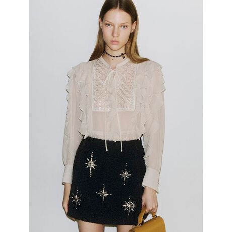 [^ԁFLWFB255807]<b>yrW[ƃbt߂؂€uEXz<^b><b>yDesign^Stylingz<^b>iqɕ񂾃rW[ƁAy₩ɗh郉btVtH؂₩Ȉۂ^uEXBtgɂ̓xAe[ṽ{炢AiȃANZgY܂BEGXgɂ͋RʂĂAuEWO邱Ƃő̌^Cɍ킹VGbgAW\B؂€ȂpɗDꂽꖇłBCi[L~\[tȂ̂ŁÂfUCłSĒp܂B<b>yFabricz<^b>btɂ͌y₩ȃVtHgpAтɉ؂₩oBrW[߂ƃxA{ّ̎fނ̃RgXg𐶂݁ANVJtF~jȕ͋CĂ܂BƖ̊֌WɂAۂFČꍇ܂B܂p\REX}[gtHȂǂ̊ɂA኱iƉ摜̃J[قȂꍇ܂B\߂Bi̐F́AiPi摜QƉBi摜̓Tv̂߁AFTCY̎dlɕύXꍇ܂̂ŁA\߂B<br^>[Ci[]:53cm oXg:82cm