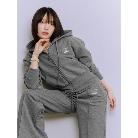 [^ԁFLWCT255027]<b>yMARY QUANT~LILY BROWN@fCW[ShJfV[gp[J[z<^b><b>yDesign^Stylingz<^b>ɃuhSƃfCW[hJAV[g̃p[J[BV[gƂقǂ悢h}VGbgÂghX^Co܂BRpNgȏ䊴ŃoX₷AXJ[gnCEGXgpcƂDBR{Ȃł̗͂VѐSƎp˔ACełB<b>yFabricz<^b>AC{[͏iȃn{fBOfށAO[ׂ͍ȃqD荞񂾃XEFbgfނgpBꂼقȂfފŁAJWAȂꂢ߂Ȉۂ^܂B<b>yMARYQUANT~LILY BROWNz<^b>h̃Xg[gJ`[\MARY QUANTƂ̃R{[VBƂ߂ӂ邱̋G߂ɁA60s XsbgƃmX^W[ȃ[h̋Cŏ؂ʂȃXm[zf[RNV͂܂BƖ̊֌WɂAۂFČꍇ܂B܂p\REX}[gtHȂǂ̊ɂA኱iƉ摜̃J[قȂꍇ܂B\߂Bi̐F́AiPi摜QƉBi摜̓Tv̂߁AFTCY̎dlɕύXꍇ܂̂ŁA\߂B