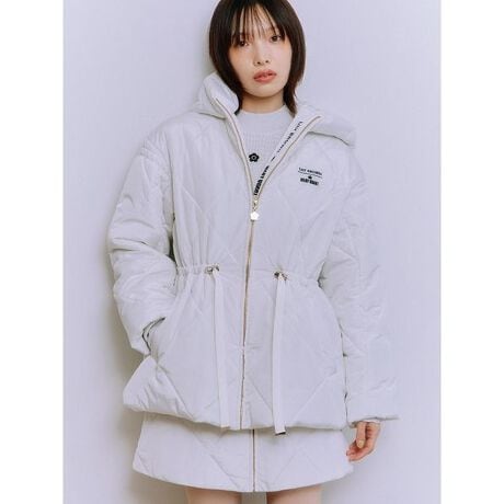 [^ԁFLWFC255031]<b>yMARY QUANT~LILY BROWN@NVJLeBOR[gz<^b><b>yDesign^Stylingz<^b>񌳂ۂݍރt[hʂ҂łA~h̃LeBOR[gB傫߃sb`̃LgɃ^p[cgݍ킹ANVJŐꂽۂɎdグ܂BOĂɂ͗uh̎hJ炢AJĂ߂ĂfUCfʎdlBMARY QUANTƂ̃R{[VȂł͂́AACRjbNłȂfC[Ɏ₷ꒅłB<b>yFabricz<^b>zMɕϊ鍂@\ȂgpAy₩ŔɌȂۉBɂ̓ud݁A̐NhƂłɒgL[v܂B~{ԂɂS@\ƁAR{Ȃł͂̃fUC˔ACełB<b>yMARYQUANT~LILY BROWNz<^b>h̃Xg[gJ`[\MARY QUANTƂ̃R{[VBƂ߂ӂ邱̋G߂ɁA60s XsbgƃmX^W[ȃ[h̋Cŏ؂ʂȃXm[zf[RNV͂܂BƖ̊֌WɂAۂFČꍇ܂B܂p\REX}[gtHȂǂ̊ɂA኱iƉ摜̃J[قȂꍇ܂B\߂Bi̐F́AiPi摜QƉBi摜̓Tv̂߁AFTCY̎dlɕύXꍇ܂̂ŁA\߂B