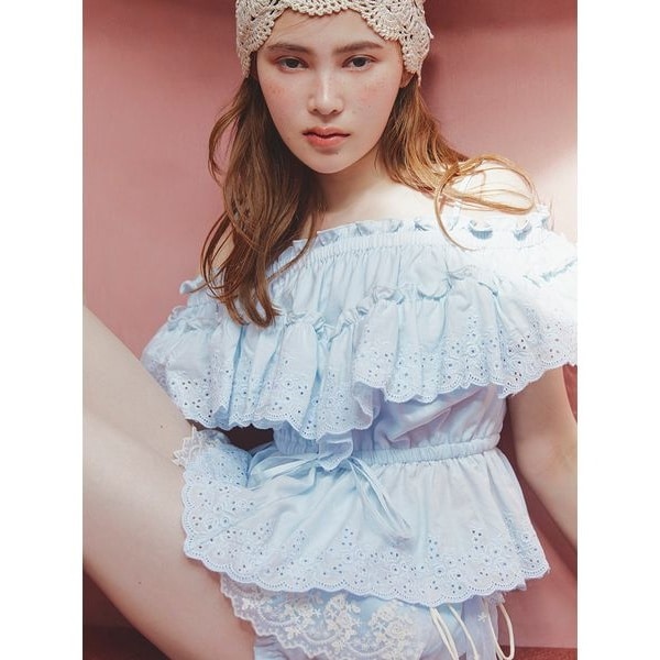 LILY BROWN 刺繍オフショルブラウス　コットンレースオフショルトップス コットンレースオフショルトップス | リリーブラウン(LILY BROWN