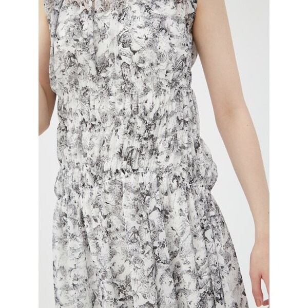 新品タグ付き シャーリングプリントワンピース