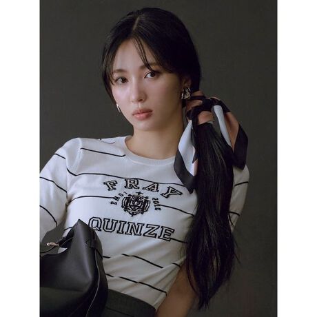 [^ԁFFWGG254340]<b>yIWivg̃XJ[t͊茋񂾂A}`Ɋz<^b><b>yDesign^Stylingz<^b>FRAY I.DIWi̕gpAV[Y[h߂ĂXJ[tB60cm~60cm̃x[VbNȃTCYŁAVvȃX^COɃ|CgŎgp邾ŁAgĥX^CO܂BwAANZƂăo_î悤Ƀ|Cggɂ̂AG炵X^COłB̂قɂA݌Ɍ񂾂obOɌ񂾂ARɃAWy݂܂BVN̂悤ɂȂ߂炩ȑfފA炵ꖇBuhS̓ȃ^v[gANZgɂȂĂ܂BJ[2ނpӁBuh̃SfUCgȃ[hVNMIXÂ郉_Ȑʂmg[ŃfUCDOTœWJĂ܂BƖ̊֌WɂAۂFČꍇ܂B܂p\REX}[gtHȂǂ̊ɂA኱iƉ摜̃J[قȂꍇ܂B\߂Bi̐F́AiPi摜QƉBi摜̓Tv̂߁AFTCY̎dlɕύXꍇ܂̂ŁA\߂B