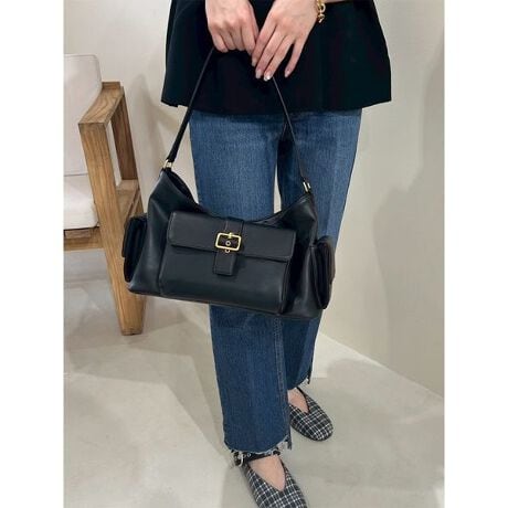 [^ԁF09WGB254508]<b>y傫ȊO|PbgƃTCh|PbgApIB₷ɂV_[obOz<^b><b>yDesign^Stylingz<^b>Ɨeʂ̂{̂ɉāAOɑ傫ȃ|PbgĂ̂̃V_[obOłB傫ȊO|Pbgɂ́AŃ^̃obNĂ̂ABe[Ŵ悤ȃ[hłB܂A}Olbgŗ߂tbvĂ̂ŁASăX}zȂǂ[ł܂BɁATChɂtbvt̃|PbgvXBTCh|Pbg̓J[hP[XTCYŁAp̂ꂵ|CgłBoX̂悢́A|ɂ҂̒BAE^[𒅂Ƃł܂̂悢TCYłB<b>yColorz<^b>J[3FpӁBƂō遃BLKAgbhȃJ[N炵CMLABe[WCNȃXEF[hłނߑfނ́YELœWJĂ܂BƖ̊֌WɂAۂFČꍇ܂B܂p\REX}[gtHȂǂ̊ɂA኱iƉ摜̃J[قȂꍇ܂B\߂Bi̐F́AiPi摜QƉB i摜̓Tv̂߁AFTCY̎dlɕύXꍇ܂̂ŁA\߂B