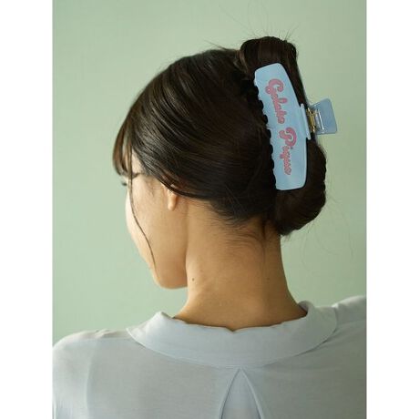 [^ԁFPWGA254644]<b>yEFAƂ̃R[fBl[g\ȃJtwANbvz<^b><b>yDesign^Stylingz<^b>u₩ȔzF̃SfUCAHAPPYȋCoĂEFAȀV[YłBtgɑ傫SvgꂽJtȃwANbvBOwAłAїʂ߂̌`ł܂Ƃ߂Ă傫߂̃TCYłBÃJtSV[ỸEFAƃR[fBl[gAV[Ỹ`[Ƒgݍ킹ăMtgɂ̂߂łBƖ̊֌WɂAۂFČꍇ܂B܂p\REX}[gtHȂǂ̊ɂA኱iƉ摜̃J[قȂꍇ܂B\߂Bi̐F́AiPi摜QƉB i摜̓Tv̂߁AFTCY̎dlɕύXꍇ܂̂ŁA\߂B