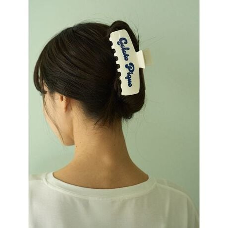 [^ԁFPWGA254644]<b>yEFAƂ̃R[fBl[g\ȃJtwANbvz<^b><b>yDesign^Stylingz<^b>u₩ȔzF̃SfUCAHAPPYȋCoĂEFAȀV[YłBtgɑ傫SvgꂽJtȃwANbvBOwAłAїʂ߂̌`ł܂Ƃ߂Ă傫߂̃TCYłBÃJtSV[ỸEFAƃR[fBl[gAV[Ỹ`[Ƒgݍ킹ăMtgɂ̂߂łBƖ̊֌WɂAۂFČꍇ܂B܂p\REX}[gtHȂǂ̊ɂA኱iƉ摜̃J[قȂꍇ܂B\߂Bi̐F́AiPi摜QƉB i摜̓Tv̂߁AFTCY̎dlɕύXꍇ܂̂ŁA\߂B