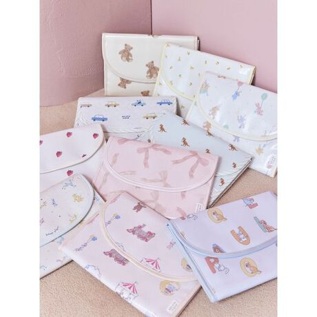 [^ԁFPWGG259124]<b>y10ނ̃vg`CXłq蒠P[XMz<^b><b>yFabricz<^b>\n̓R[eBORbgngpBnɂ͗DꂽRۖhL@\vXAۂɂL̔}܂B▀CɂAϋvɗDꂽfނłB<b>yDesign^Stylingz<^b>gelato piqueŉߋɐlCA[JCuIăsbNAbvBɐṼAjo[T[킹AS10ނ̃vg炨IтVȒԃV[Ya܂Bǂ[͂Ń}`Ɋ􂷂MTCY̕q蒠P[X́Ag₷Wo̎d؂tBJ[hXbgt@Xi[|PbgtĂAq蒠a@̐f@AȂǕKvȂ̂܂Ƃ߂܂BXibv{^Ōݒł̂ŁAg}ɑĂSB\ñRbg͐▀CɋH{An͍RۖhL@\tngp܂BF͑S10F炨Iт܂BV[YBABYEFAƃR[fBl[gy߂܂BƖ̊֌WɂAۂFČꍇ܂B܂p\REX}[gtHȂǂ̊ɂA኱iƉ摜̃J[قȂꍇ܂B\߂Bi̐F́AiPi摜QƉB i摜̓Tv̂߁AFTCY̎dlɕύXꍇ܂̂ŁA\߂B