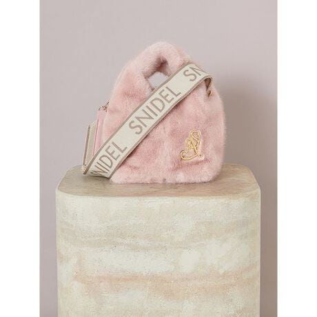 [^ԁFSWGB255617]<b>yӂӂ탊NXȃt@[obÓAQ{̃V_[XgbvSNIDELSv[`tz<^b><b>yDesign^Stylingz<^b>̂ӂӂ̃GRt@[ł肵AX^COɉ؂€vX郊NXȃt@[obOڌBRƂȃtHłAĂăRpNgȂ[͂͂肠܂B̂SNIDELS̃^u[`ZbgBu[`Ȃ̂ŎO\ŁA莝̃}t[ȂǂɕtĂłBnhobOƂĂ͂AÔł鍋؂ȂQ{̃V_[XgbvtĂĕ֗BؚȃS[h`F[V_[XgbvƁASNIDELS̃EFrOV_[Xgbv́AJWAV[IP[WȂǁAV[ɍ킹ăXgbvςăAWy߂܂BXgbv͂莝̃obOɂAW\łBobO̓ɂ̓J[hނ|PbgtĂ܂BJ[̓oG[VLxȂUFWJBAC{[ACG[AuEAsNACgu[ɉāAWEBJ[̃O[pӂĂ܂B350ml̃ybg{g4{TCYłBƖ̊֌WɂAۂFČꍇ܂B܂p\REX}[gtHȂǂ̊ɂA኱iƉ摜̃J[قȂꍇ܂B\߂Bi̐F́AiPi摜QƉB i摜̓Tv̂߁AFTCY̎dlɕύXꍇ܂̂ŁA\߂B