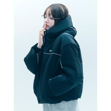 [^ԁFSWFC255001]<b>yuLACOSTEvSNIDELʒł肵gĈ炵ȃu]z<^b><b>yDesign^Stylingz<^b>1933NɑntX̃v~At@bVX|[cuh uLACOSTEiRXejv ̓`IȃX^C͂̂܂܂ɁAuSNIDELiXiCfjṽtH[}ő@ׂȃfUC郉CibvBłɓȂRNVɂāAXyV̂t[ht̒ȃu]oBuLACOSTEv ے鋹̃jSƁAg瑳܂œꂽX|[eBȃCACRjbNȃACełBȂՂƓĂӂƎdグu]Ōyʐ݌vŕۉQBtg̓WbvdlƃXibv{^ŁAƗCVbgAEg܂BɂuĕۉB{[~[ȃt[hɂ̓S̃hXgĂATCY߂\łBʂ҂ł܂BɂS̃hXgĂAۂ݂oAVGbg𒲐߂Ăp܂BEGXgۂƉBĂ钅ŁAX|[eBȃXEFbgpcɍ킹A炵~jXJ[gɍ킹A񂵗͂QBTChɃ|PbgtĂ܂B<b>yFabricz<^b>u₩Ȉۂ̃AC{[Aėp̍ubNA~NJ[ŗDۂ̃sN̂RFWJłB;Ȃn;Lk;Ȃ;Ȃň;<b>yߍi^Cvz<^b>iXg[giEF[uii`Ɩ̊֌WɂAۂFČꍇ܂B܂p\REX}[gtHȂǂ̊ɂA኱iƉ摜̃J[قȂꍇ܂B\߂Bi̐F́AiPi摜QƉB i摜̓Tv̂߁AFTCY̎dlɕύXꍇ܂̂ŁA\߂B