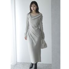 スナイデル(SNIDEL)のドレープバックサテンロングワンピース