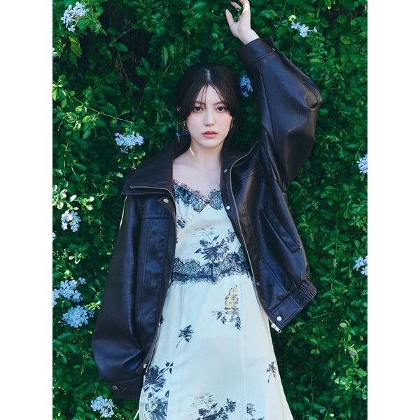 極美品✨SNIDEL 24年モデル ショートブルゾン リボン ナイロン 黒 極美品✨SNIDEL 24年モデル ショートブルゾン リボン ナイロン 黒の
