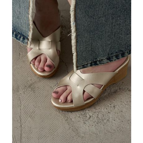 [^:ft0090008031]Fashion Letter t@bV^[ g ꂽȂȂ̑ hlC̓{T_V[YɐV삪oBꂽuԁA[łKȗSnBVvȂAlXȃX^CɎꂽfUCB߂̃q[ŋrB芴AN`&LC܂BJWAȑfފ̃T{T_̓tFCNU[̃xg|CgB_炩ȐnȂ̂ő̍bɂȂɂB@\ẼNbVC\[gpBɌyʂȂ̂ŔɂASĂɂđɗDłBAEg\[͉Ă炵EFbWfނŌy₩ȕ͋CɁByQ̖xzEys[^[z iESƐM̓{BxƂ݂As[^[õT_V[YłIyfށzAbp[ : lHv~ : PU : E^yYz{yfgz158cm / pTCYFLyTCYf[^z()S(22-22.5cm): 8.1cm / M(22.5-23cm): 8.2cm / L(23.5-24cm): 8.3cm / LL(24-24.5cm): 8.4cm()S(22-22.5cm): 20.5cm / M(22.5-23cm): 21.0cm / L(23.5-24cm): 21.5cm / LL(24-24.5cm): 22.0cm()S(22-22.5cm): 22.8cm / M(22.5-23cm): 23.5cm / L(23.5-24cm): 24.2cm / LL(24-24.5cm): 24.9cm(q[)S(22-22.5cm): 6.0cm / M(22.5-23cm): 6.0cm / L(23.5-24cm): 6.0cm / LL(24-24.5cm): 6.0cm(d)S(22-22.5cm): 160g / M(22.5-23cm): 170g / L(23.5-24cm): 180g / LL(24-24.5cm): 190gyJ[WJzubN/S[h/uY/zCgyiӎzTCY̓[J[̐ɂȂ܂A덷ꍇ܂Bf摜͊̉eɂJ[قȂČꍇ܂BũJ[摜QlBi摜͂ɂȂ郂j^[Ȃǂ̊ɂĎ኱̌덷܂B