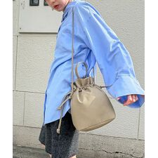 フェイクレザー巾着バッグ