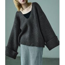 ワイドスリーブ深Vネックニット