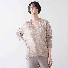 綿アクリルVネックプルオーバーニット