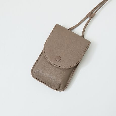 [^ԁF60440620004]{^̃fUC炵U[X}zV_[obOBX}[gtH傤ǎ܂TCYB܂AX}[gtH͗|Pbgɂ[\łBJ[hP[XȂǕKvŒ̉וłoɂ߂łBR̍iłƂfUC̕ωy߂܂BATTENTIONЂ̏i VRv gpĂ܂Bvi͓VȒfނ̐AVAAV{AdɌ̍܂BVRfނ̏؁Av̌ƂĂy݂ByAmpersand/ApThzC^[iVix[VbNe[}ɁAVvŋ@\IȏiɗVѐSvXAꂷȂmӎĒĂ܂BAmpersandƂ͐lƐlԎɎg錾tłBn郂mʂāA̐lqAgpĒāuhappyvɂȂ郂mڎwĂ܂B