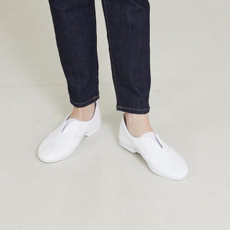 [^ԁF60500624000]ԐlĆuCROWNvJԃACeAbvf[gfBV[[X̑ɃGXeBbN(S)z邱ƂŁANVJȌڂ̈ۂcȂXb|̎g𗼗Ă܂Bł_XV[Y炵RpNgȃVGbgƃtbg\[͌݁Bܐ₩Ƃɐcނgpdグ_炩ySn͂łBsDETAILtE_XV[Y炵RpNgȃVGbgƃtbg\[IBEV[^̓SzĂAX[YɑꂪłSn悭tBbg܂BE\tgȃo[\[ő̓ɍ킹ĉKɃtBbgByCROWN/NEz1984NAC̐nłCMXEm[UvgőnƂ_XV[YuhBNẼ_XV[ÝAЌ_XȂǂ̑I茠łĂ{ihV[YłB