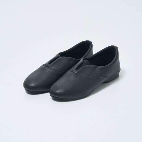 [^ԁF60500624000]ԐlĆuCROWNvJԃACeAbvf[gfBV[[X̑ɃGXeBbN(S)z邱ƂŁANVJȌڂ̈ۂcȂXb|̎g𗼗Ă܂Bł_XV[Y炵RpNgȃVGbgƃtbg\[͌݁Bܐ₩Ƃɐcނgpdグ_炩ySn͂łBsDETAILtE_XV[Y炵RpNgȃVGbgƃtbg\[IBEV[^̓SzĂAX[YɑꂪłSn悭tBbg܂BE\tgȃo[\[ő̓ɍ킹ĉKɃtBbgByCROWN/NEz1984NAC̐nłCMXEm[UvgőnƂ_XV[YuhBNẼ_XV[ÝAЌ_XȂǂ̑I茠łĂ{ihV[YłB