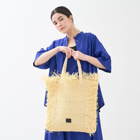 [^ԁF60500122008]Ă̂ɌȂASwaraj̎҂݃tBAtWg[gobOBRfނ̃tBA𒚔Jɕ҂ݍ񂾁Ãg[gobÓAǂAĐVGbZXfUCłBtWANZgƂȂÂVѐSvXBVvȂIŁAX^CwĂ܂ByďvȃtBAfނ́A^т₷QBtW̃fUCɂȂтA܂ŉĂ̕iĂ悤ȁASn悢͋Co܂Bi`ȑfފGRłAɂzꂽACełB][gX^CfC[R[fBl[g܂ŁAǂȃV[ɂ҂Ȃ̃g[gobOŁAĂyłBySwarajiX[WjzEe̓`IȎdAg₷fUCǋobOuhłB