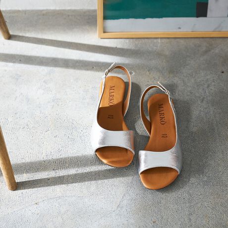 [^ԁF60480124800]Sn̗ǂA_炩ȋvgtbgT_BقǂɑɓŖ킢[ȂÄꑫɂȂĂ܂BVvȂ̂ŕLX^Cɍ킹₷R[fBl[gyXobNXgbvtŒEɂ̂|CgłIyMARKO/}RzC^ÃFlgBɂsF[iɂV[Y[J[BX^CƉK̗uhłBn̂fUC⌵IꂽfށAYvZXOꂵiǗȂǁA[bpenō]𓾂Ă܂B