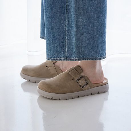 [^ԁF60500624001]̃R[fɂ҂ȁAVvŃX^CbVȃNbOT_BfC[gɂoɂ􂷂閜\ACełBǂȃX^Cɂ}b`āAfC[炨o܂ŕL􂵂܂BKȗSnABBYV[Ỹ}CNt@Co[C\[́AfŗĂ肪₳AԗĂɂI߂ň芴̂\[ň芴AǂȂɕĂK܂BꃉNNC\[͎OĐ􂦂fUCAłɕۂĂ܂B؂ɂɂ҂ByACO SHOES/ARV[Yz1975N|gKŃX^[gBACO SHOES̃tbgEFÁǍ`֊sɃtBbg邱ƂňႢ𐶂ݏoAZpvVƌIꂽfނgpAKȗSñV[YĂ܂B݂ł́AЍHŃC\[AEg\[̐Y܂ ƎōsAEłȂƂɐ܂B